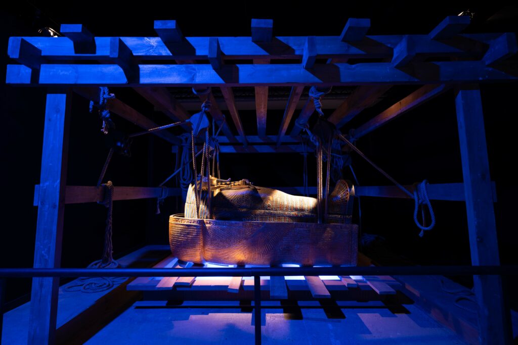 L'exposition Toutankhamon à Metz. Ici : la re-création de l'excavation du tombeau de Toutankhamon. Idéal pour une visite scolaire !