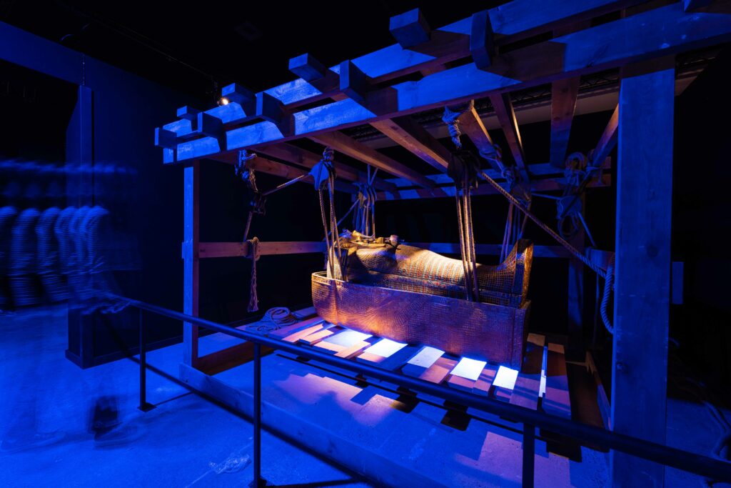 L'exposition Toutankhamon à Metz. Ici : le tombeau de Toutankhamon tel que recrée au sein du parcours.