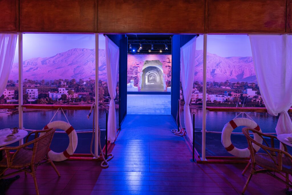 L'exposition Toutankhamon à Metz. Ici : la re-création du bateau ayant amené Howard Carter sur les lieux des fouilles. Idéal pour une visite de groupe !