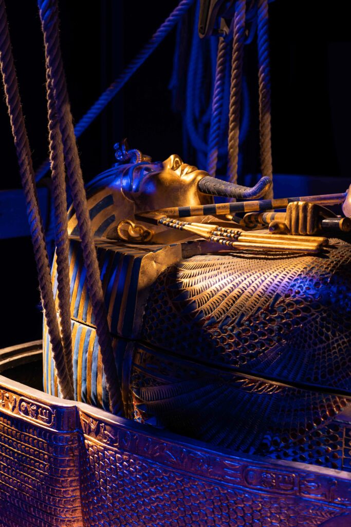 L'exposition Toutankhamon à Metz. Ici : le tombeau de Toutankhamon tel que recrée au sein du parcours.