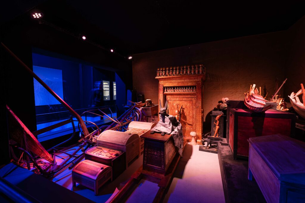 L'exposition Toutankhamon à Metz. Ici : la re-création d'une chambre funéraire dans ses moindres détails.